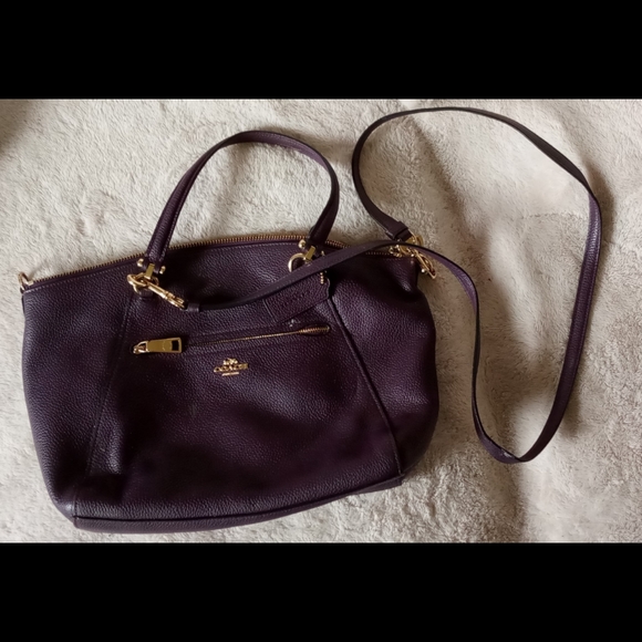Coach Handbags - ✨ 3x HP ✨ EUC ✨ Plum Crossbody Coach Bag ✨
